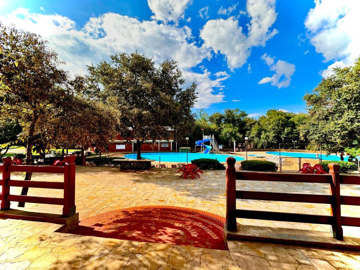 Parque Hotel Manantial Hohenau المظهر الخارجي الصورة